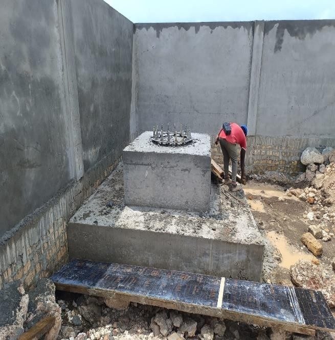 Preparing a floodlight foundation footing